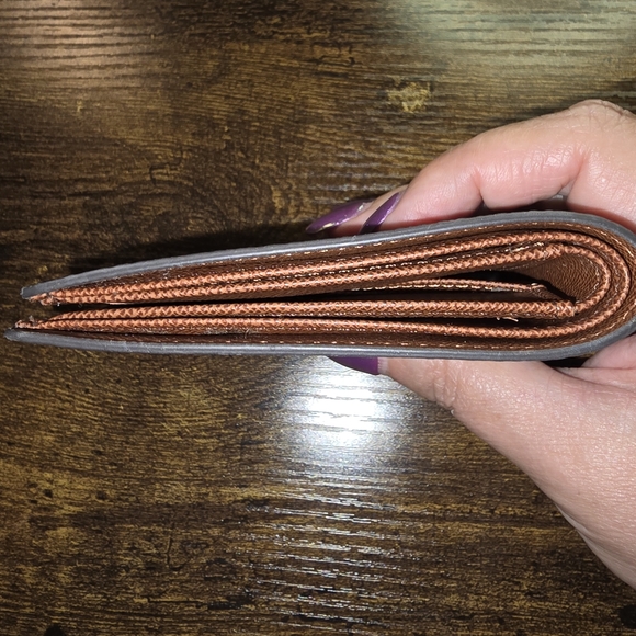 EUC Louis Vuitton mens bi fold wallet - Picture 3 of 10